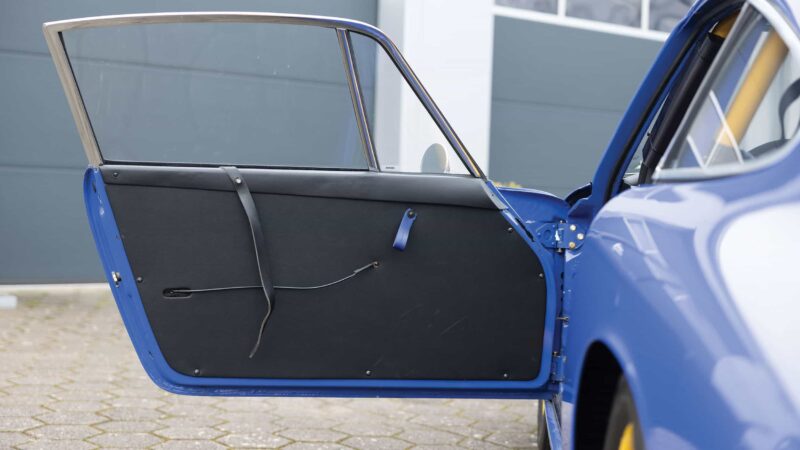 1965 Porsche 911 door