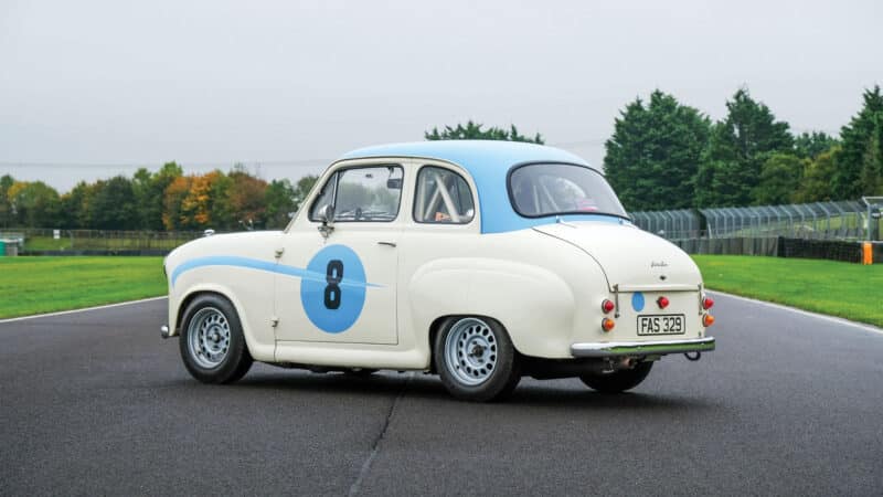 Klasiko says this was built with guidance from a “renowned McLaren F1 engineer”.